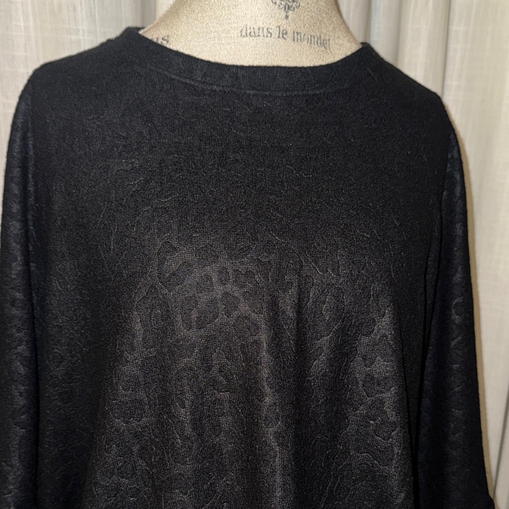 Adrienne Leopard Animal Print Texture Elegant Black Women's Flowy Top Small - Picture 2 of 7